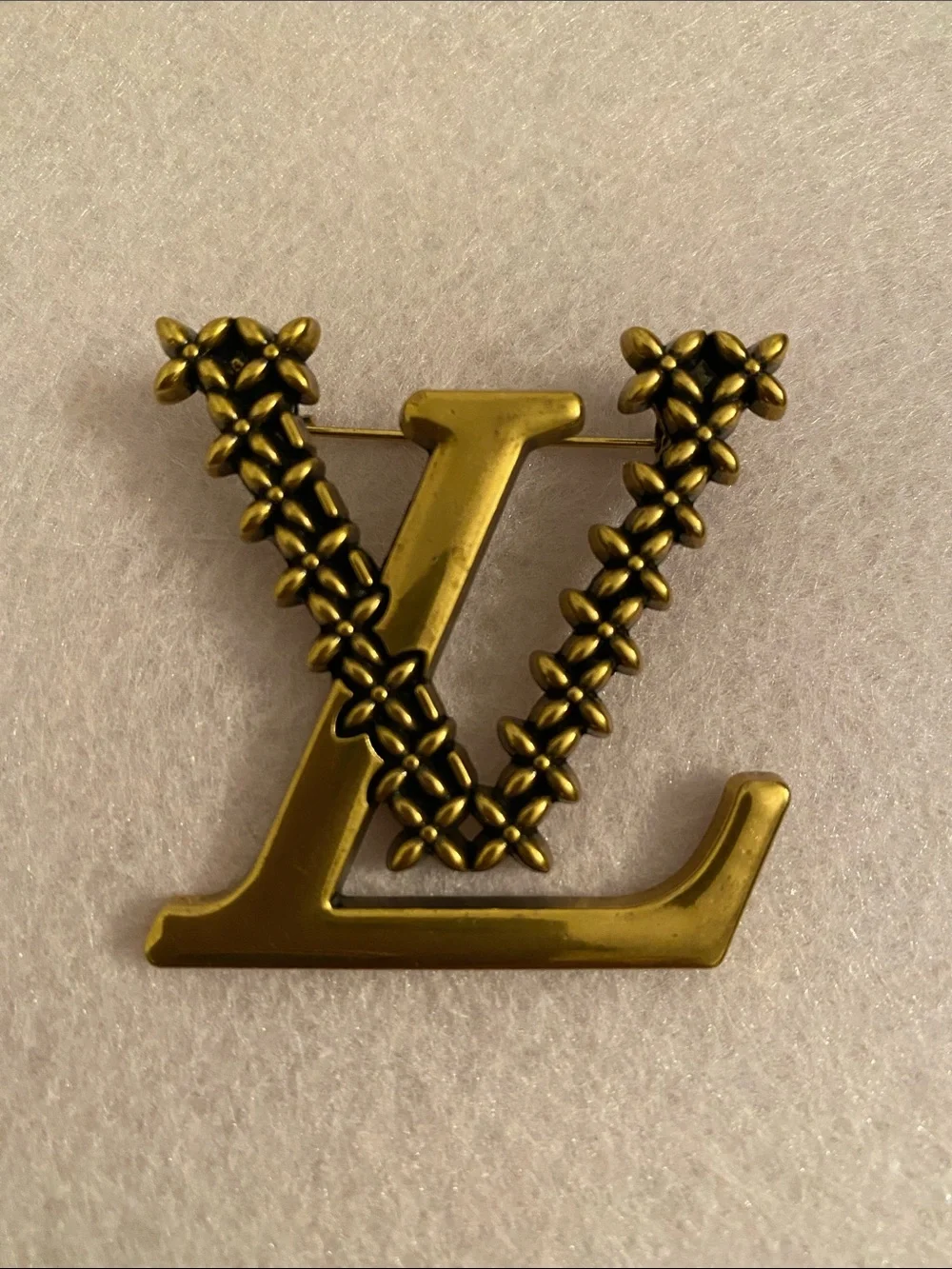 Fashion Jewelry Louis Vuitton Gold Floral Chain LV Logo Pin